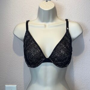 New Victoria’s Secret Black and Nude Lace Very Sexy Plunge Bra Size 32DD